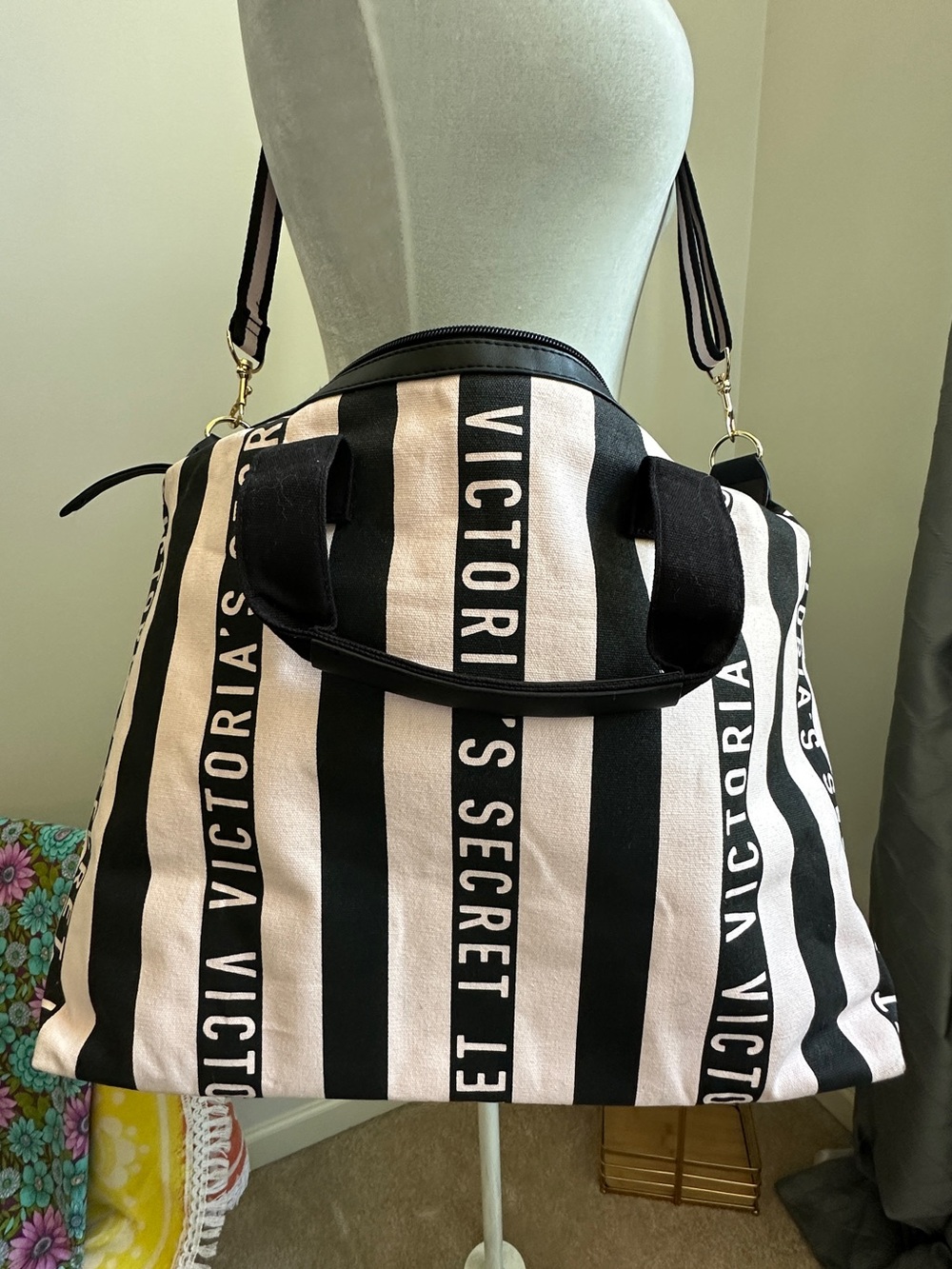 Victoria's Secret Pink and Black Striped Tote with Detachable Strap . EUC - Picture 2 of 16